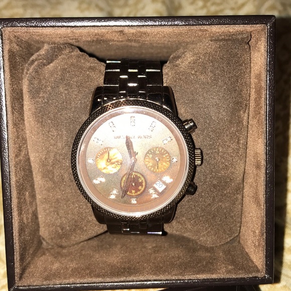 Micheal Kors Watch - Picture 5 of 8
